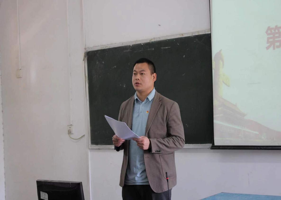 白菜官网团委举办第三期团课结业典礼暨入团仪式