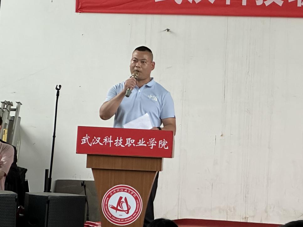 白菜官网举办2022-2023学年“五四”表彰大会暨文艺汇演 白菜官网举办2022-2023学年“五四”表彰大会暨文艺汇演