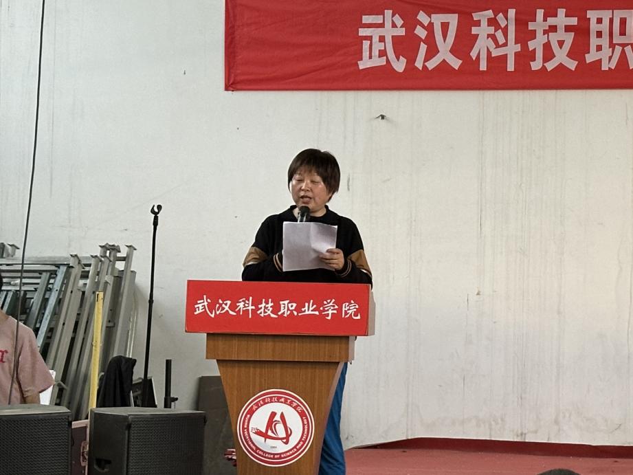 白菜官网举办2022-2023学年“五四”表彰大会暨文艺汇演 白菜官网举办2022-2023学年“五四”表彰大会暨文艺汇演