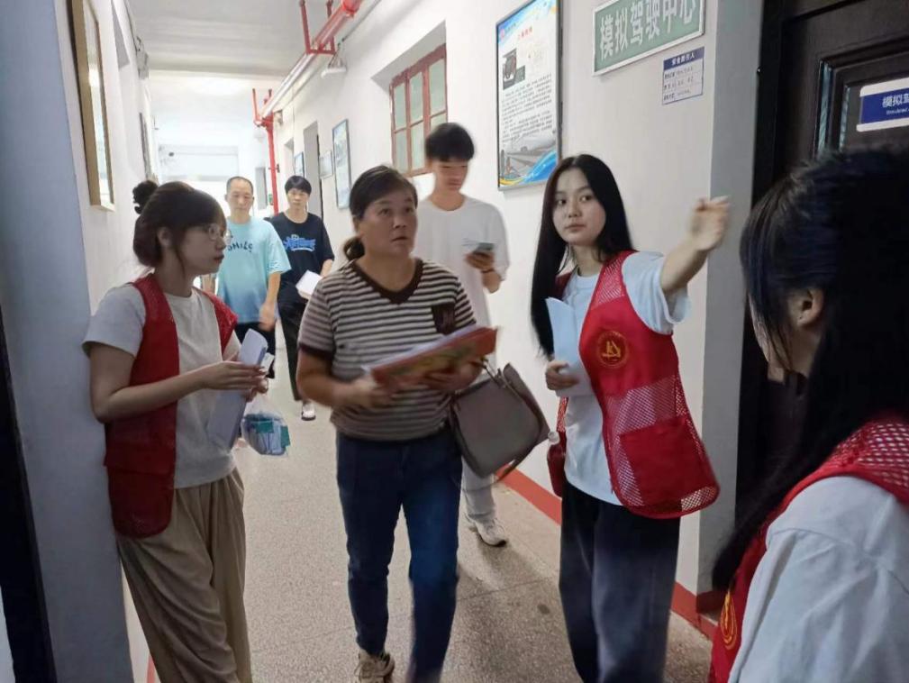 白菜官网顺利开展迎接2023级新生报道工作 白菜官网顺利开展迎接2023级新生报道工作