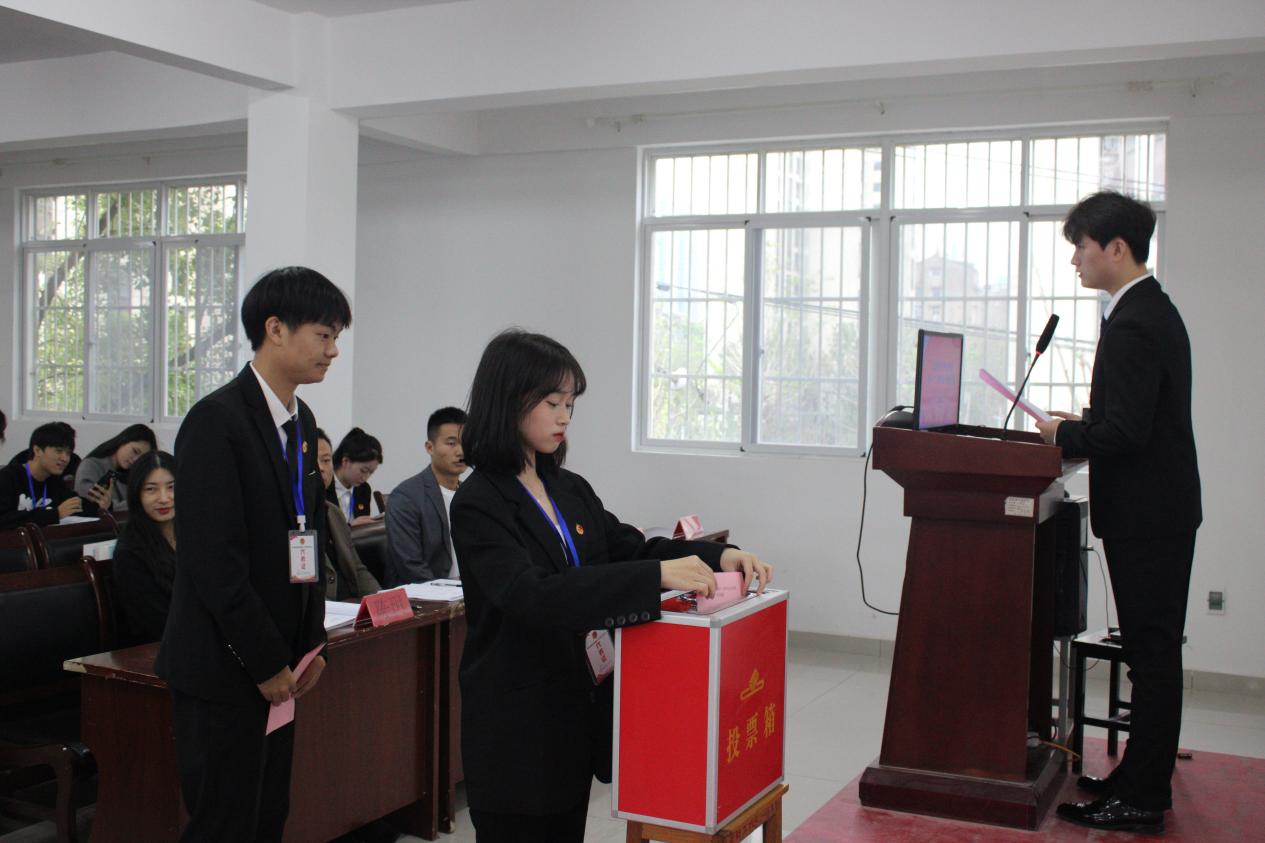 同心聚力学代会 逐梦青春向未来 ——白菜官网第十二次学生代表大会胜利召开 同心聚力学代会 逐梦青春向未来 ——白菜官网第十二次学生代表大会胜利召开