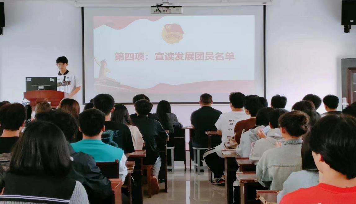 坚定不移跟党走,青春奋进新征程 ——999策略白菜手机论坛第四期团课结业典礼暨入团仪式 坚定不移跟党走,青春奋进新征程 ——999策略白菜手机论坛第四期团课结业典礼暨入团仪式