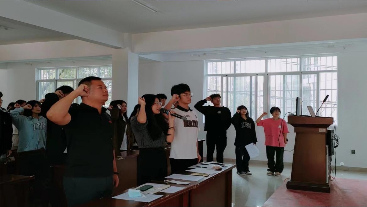 坚定不移跟党走,青春奋进新征程 ——999策略白菜手机论坛第四期团课结业典礼暨入团仪式 坚定不移跟党走,青春奋进新征程 ——999策略白菜手机论坛第四期团课结业典礼暨入团仪式