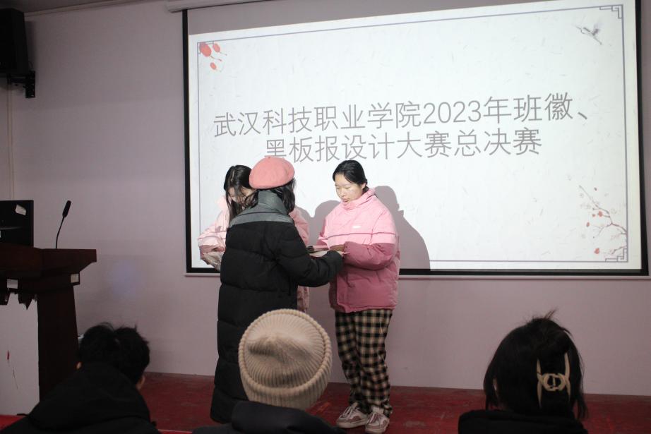 999策略白菜手机论坛2023年班徽、黑板报设计大赛顺利开展 999策略白菜手机论坛2023年班徽、黑板报设计大赛顺利开展