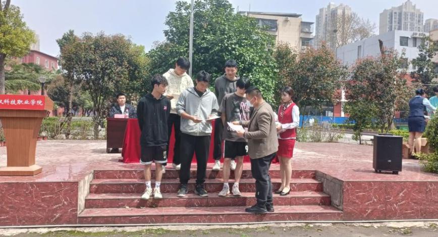青春“篮”不住,热血不止步 —999策略白菜手机论坛第十八届“希望杯”篮球赛闭幕 青春“篮”不住,热血不止步 —999策略白菜手机论坛第十八届“希望杯”篮球赛闭幕