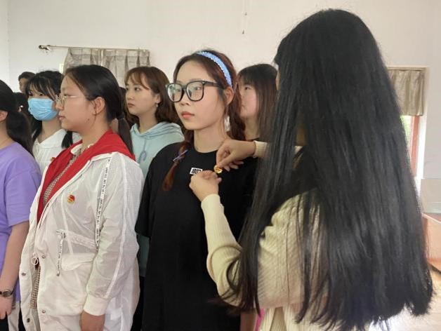白菜官网举办首届团课结业典礼暨入团仪式