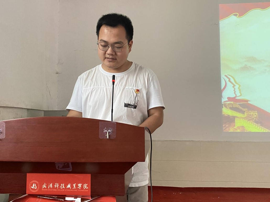 白菜官网举办首届团课结业典礼暨入团仪式