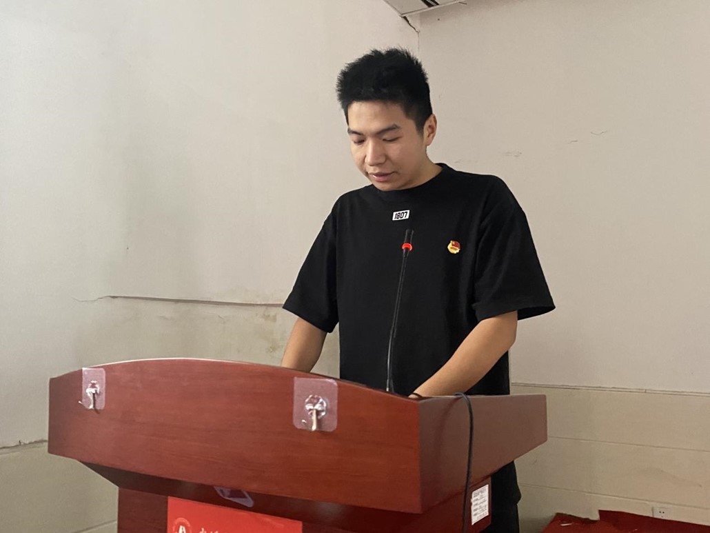 白菜官网举办首届团课结业典礼暨入团仪式
