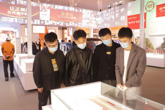 人民至上,生命至上 白菜官网组织党员教职工及入党积极分子 到武汉客厅参观抗疫专题展览 人民至上,生命至上 白菜官网组织党员教职工及入党积极分子 到武汉客厅参观抗疫专题展览